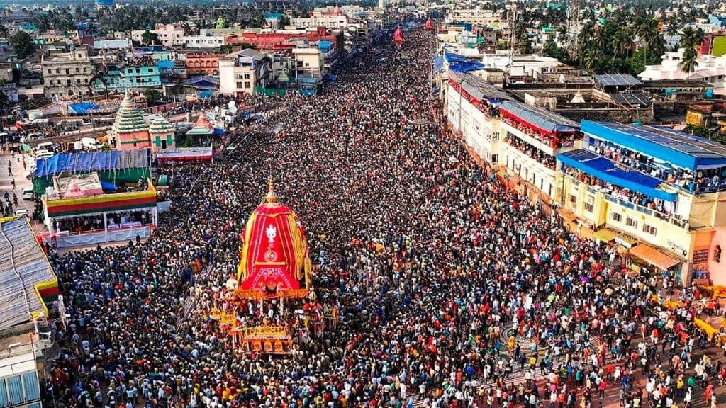 Ratha Yatra Chariot and Crowd